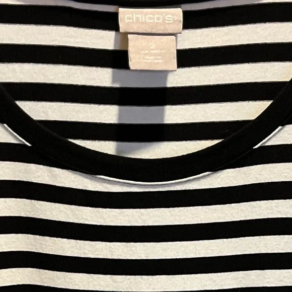 175. WOMENS CHICO’S 2/L DETAIL TOP - Picture 2 of 5